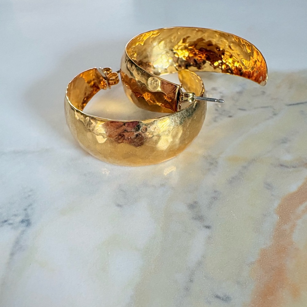 VTG 1995 Avon 1.5” Gold Plated Embossed Hoop Earrings NIB Nickel Free